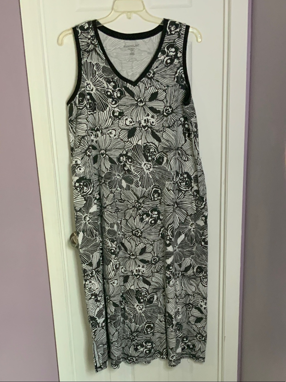 Black & White Floral V-Neck Maxi Dress *Flawed*